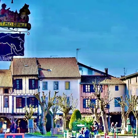Apartment No 14 , 15 Meters Plein Centre Tres Calme Netflix ,terrace Sleeps 4 70 M2 *