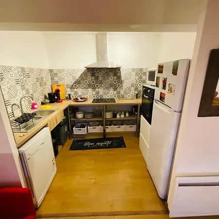 No 14 , 15 Meters Plein Centre Tres Calme Netflix ,terrace Sleeps 4 70 M2 Apartment
