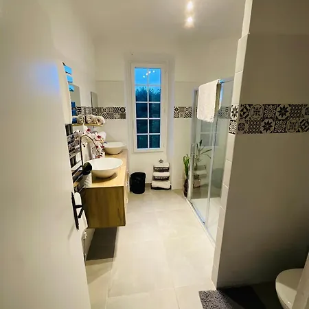 Apartment No 14 , 15 Meters Plein Centre Tres Calme Netflix ,terrace Sleeps 4 70 M2
